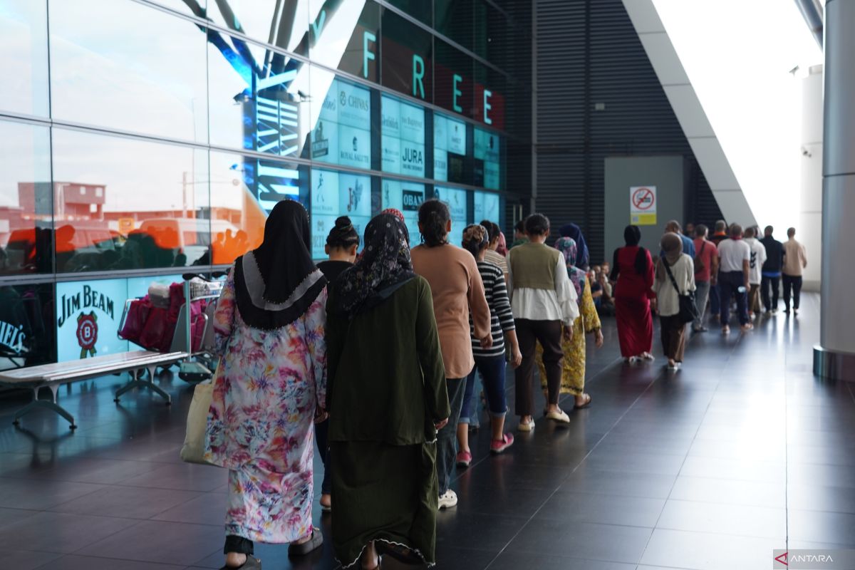 Indonesian Embassy in Kuala Lumpur Repatriates 198 Migrant Workers