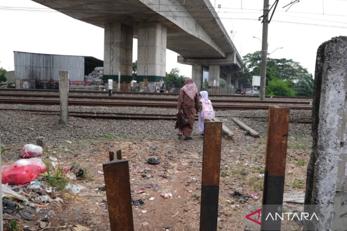 East Jakarta Government Closes Railway Track Access to Prevent Brawls in Pondok Kopi