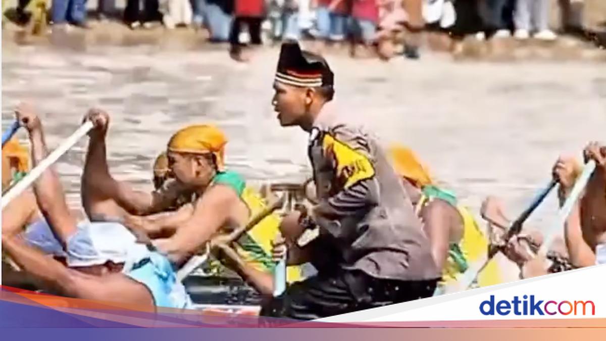 Viral Video of Police Officer Leading Pacu Jalur in Kuansing Wins Netizens' Praise
