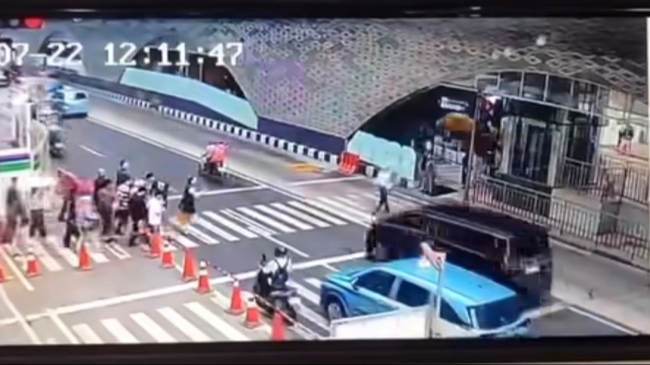 Security Guard's Lawyer Demands Apology and Clarification from Alphard Driver as Case Continues