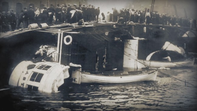 Ship Carrying Picnicking Employees Capsizes, 844 Perish