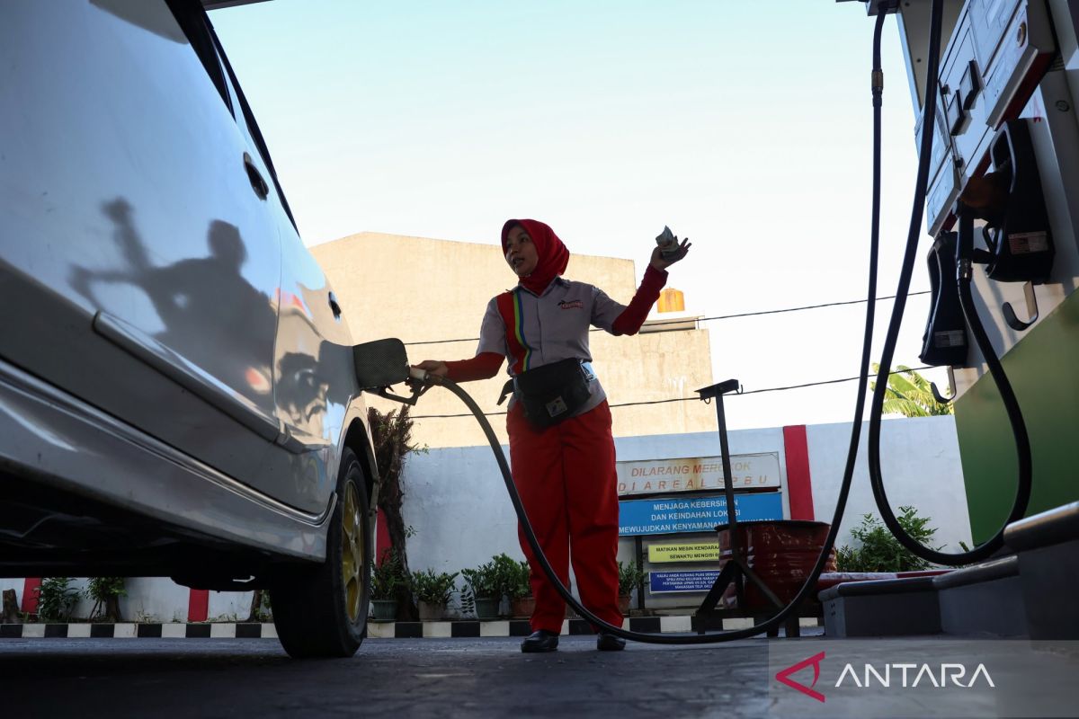 Purbaya discusses technology for targeted subsidised fuel distribution with Pertamina CEO