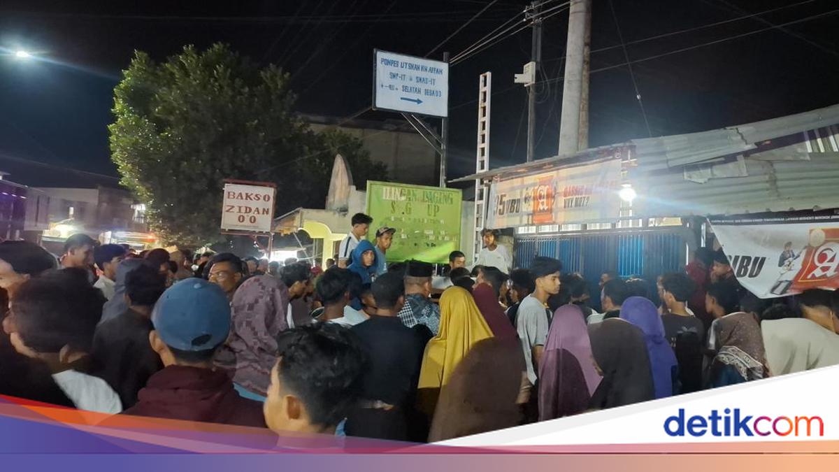 Police Pelted with Stones While Evacuating Student Surrounded by Mob in Dompu