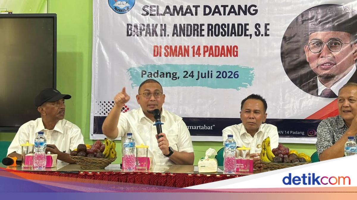 Andre Rosiade Increases Aid for SMAN 14 Padang Hall to Rp 400 Million