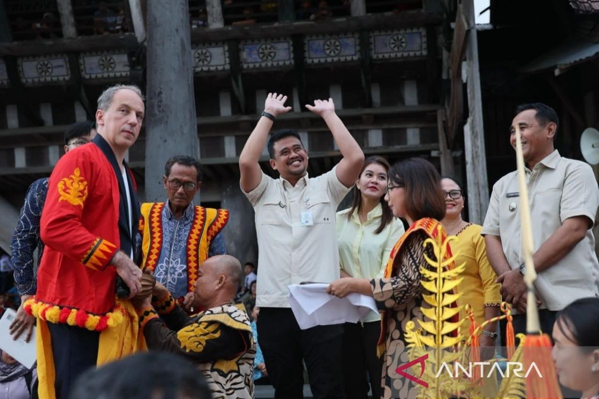 Bobby Nasution Alternates Office to Nias to Accelerate Development