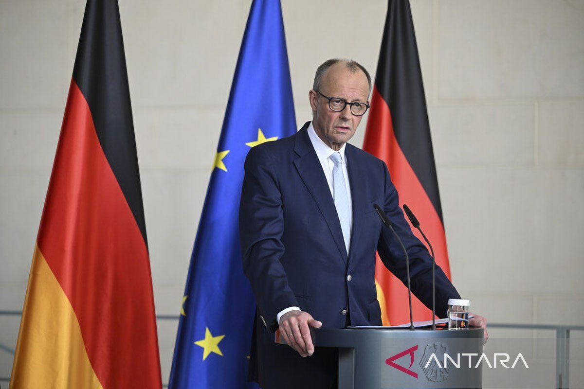 German Chancellor Announces Government Reshuffle After Spahn's Resignation