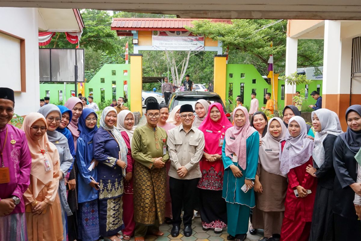 Deputy Minister Inspects Digital Learning Implementation in Tanjungpinang