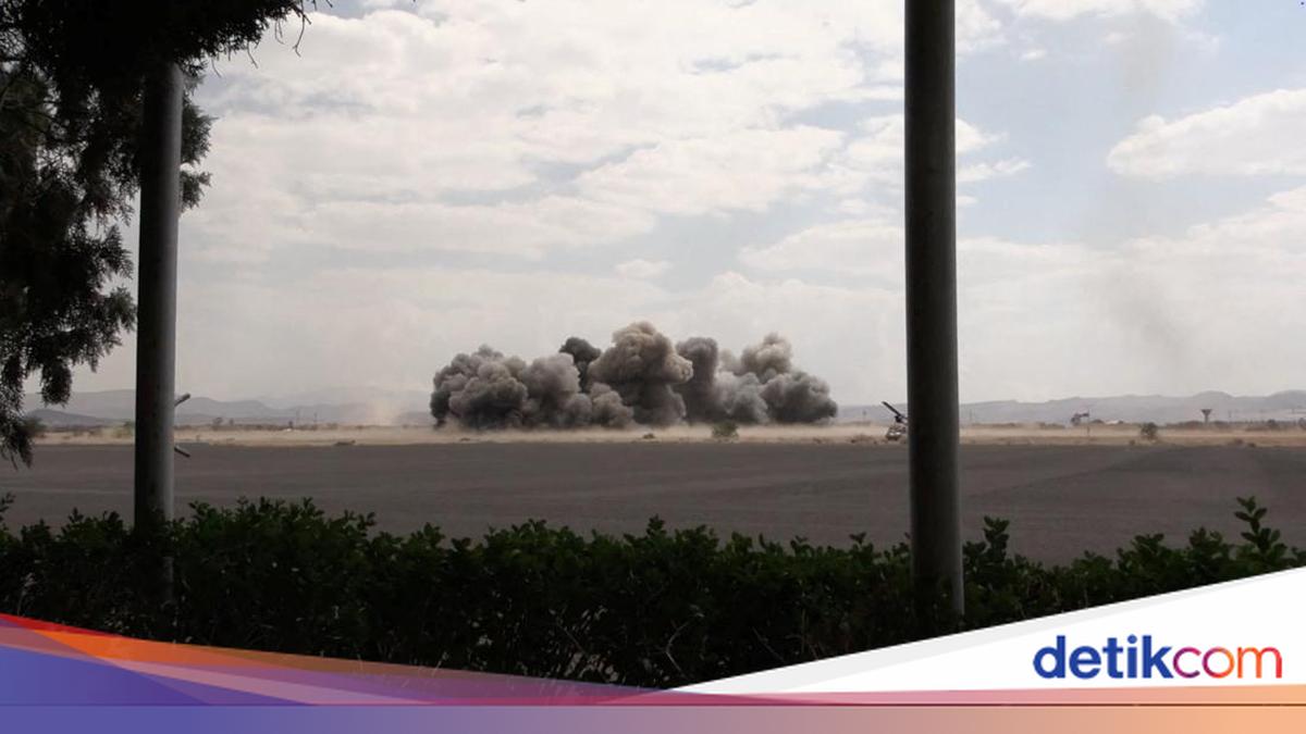 Saudi-Led Coalition Strikes Houthi Telecoms Facilities in Yemen