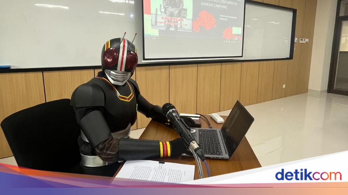 The Academic Reason a Sanata Dharma University Student Cosplayed as Kamen Rider During His Thesis Proposal Exam