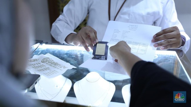Gold Prices at Pegadaian: Galeri 24, UBS, and Antam All Decline