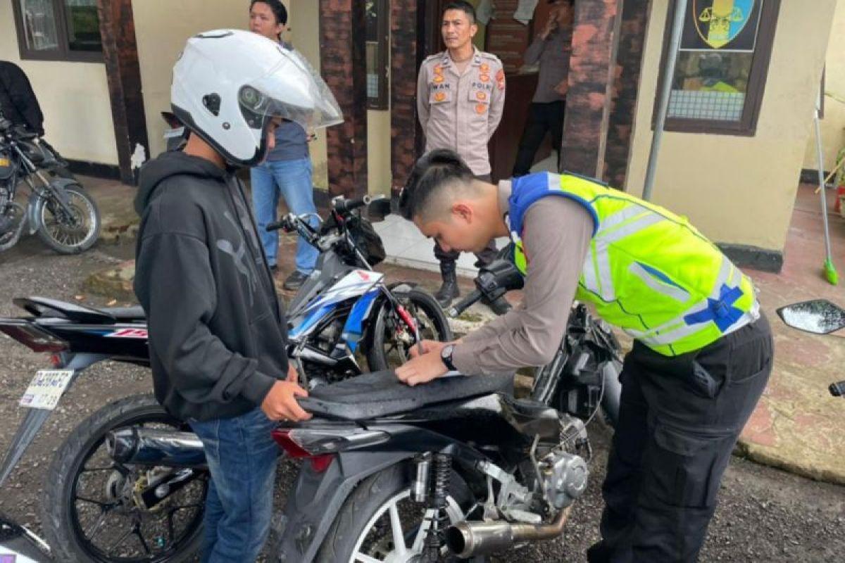 Fact check: Motorcyclists wearing flip-flops will not be fined Rp250,000