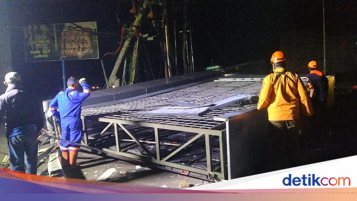 Female Motorcyclist Killed by Collapsing Videotron in Majalengka