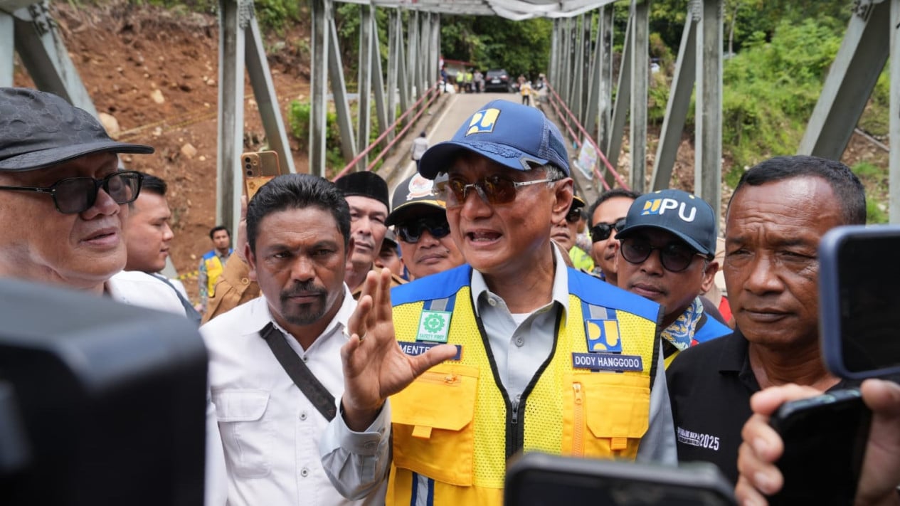 Minister Dody Reveals 107 National Road Sections Affected by Sumatra Disaster Are Now Functional Again