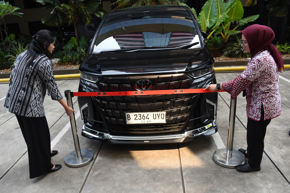 The Real Owner of the Alphard That Ran a Red Light at Bundaran HI