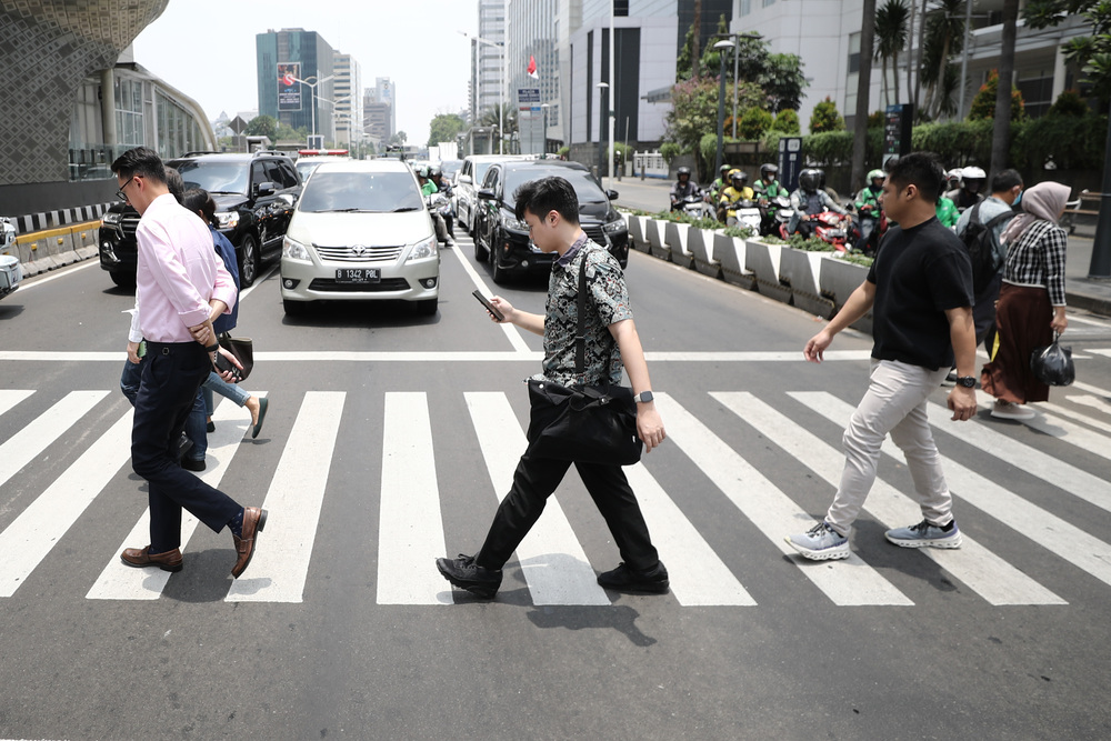 DKI Transportation Agency: Vehicles Must Stop Completely When Pelican Crossing Light is Green
