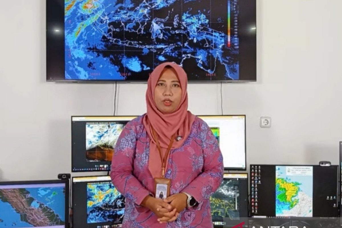BMKG forecasts rain across North Sumatra, warns of high waves