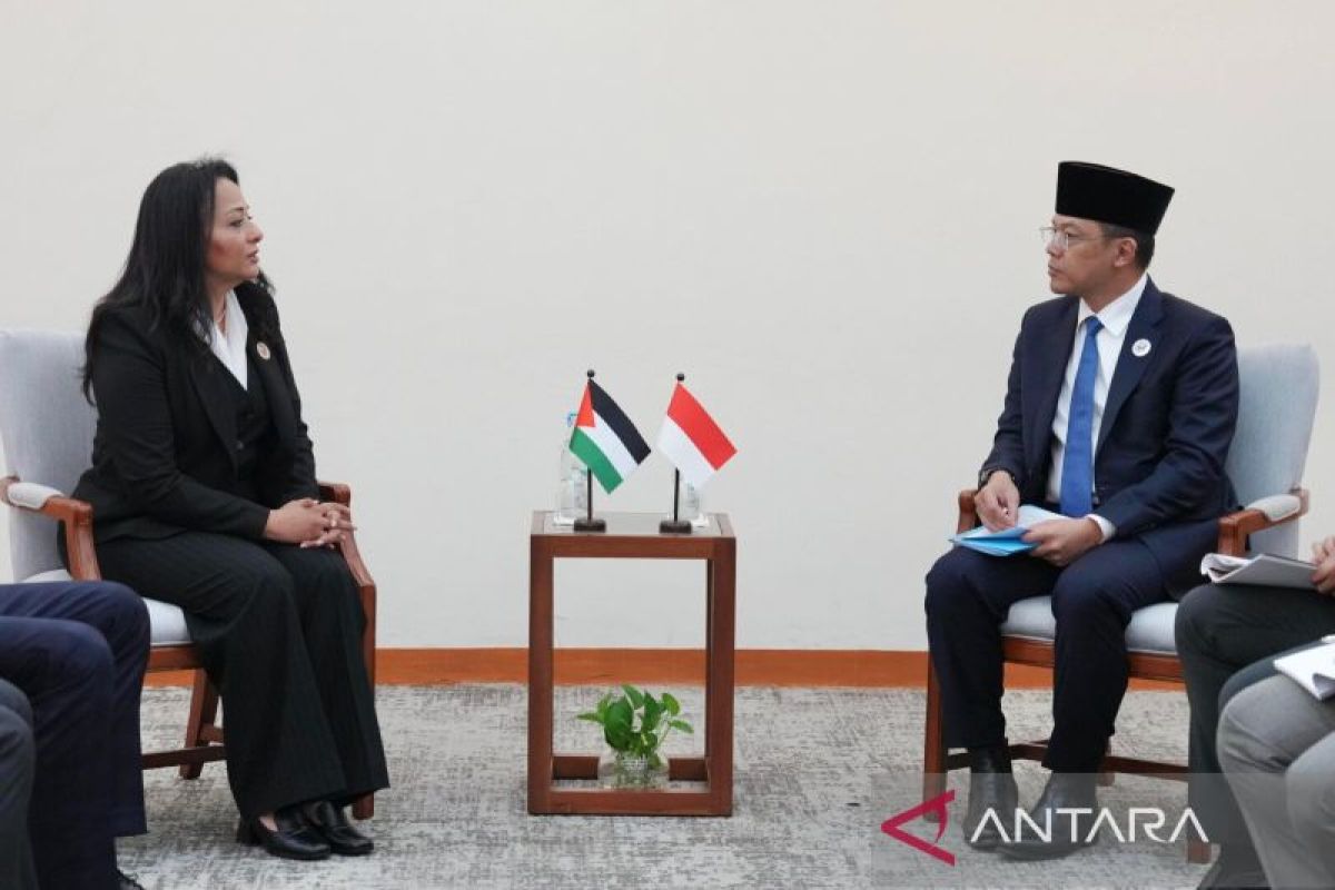 Foreign Minister Sugiono Meets Palestinian Minister, Discusses Commitment to Supporting Independence