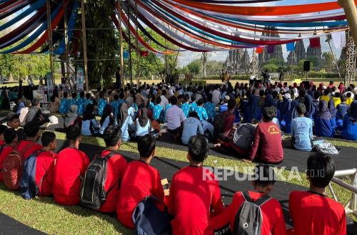 500 Students Explore Prambanan Temple Heritage to Mark National Children's Day