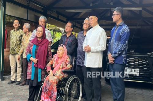 National Figures Visit Sultan HB X at Yogyakarta Palace, What's Happening?