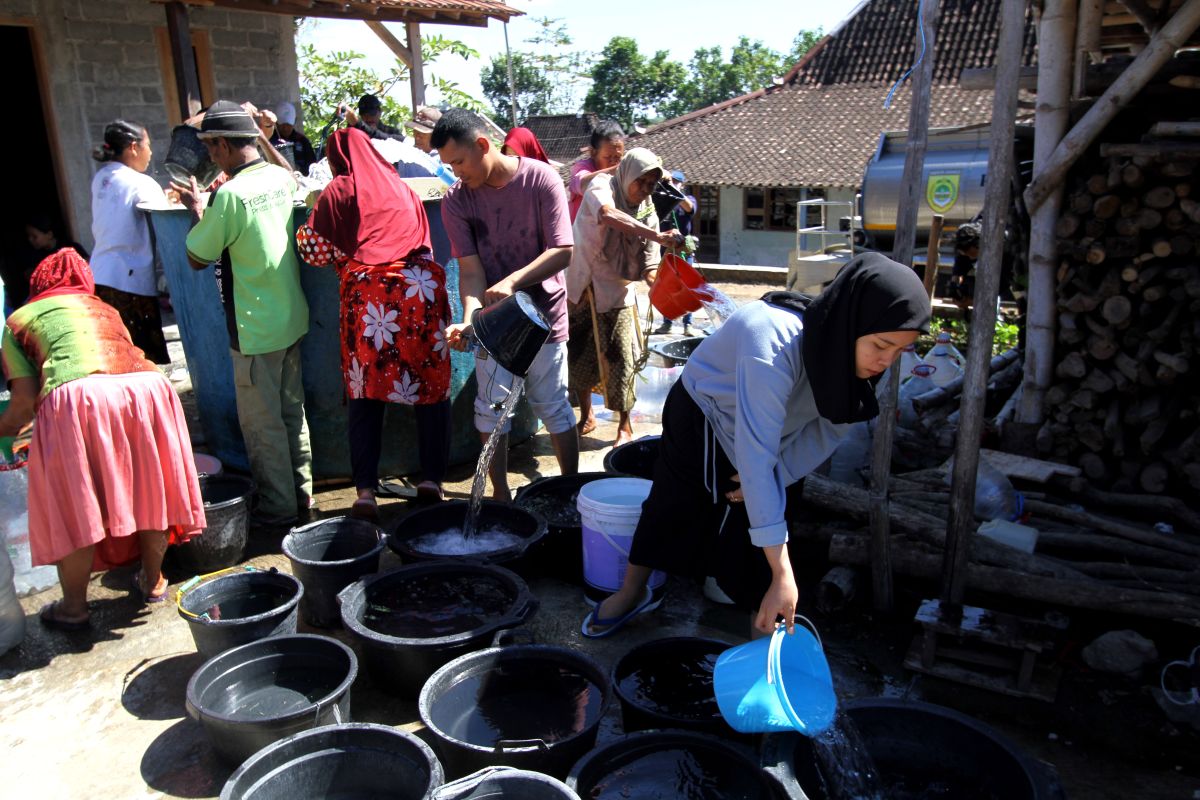 Sukoharjo BPBD Distributes Clean Water Aid to Drought-Affected Villages