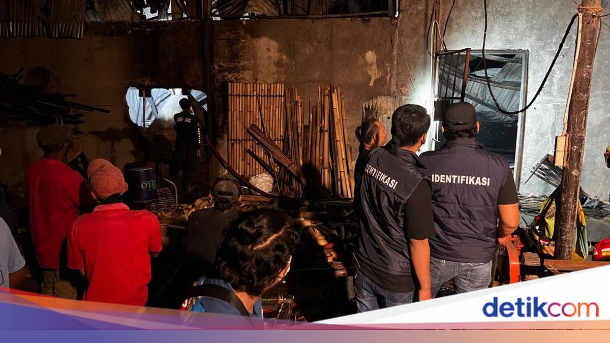Bamboo Factory Warehouse in Pleret Bantul Destroyed by Fire, Losses Exceed IDR 1 Billion