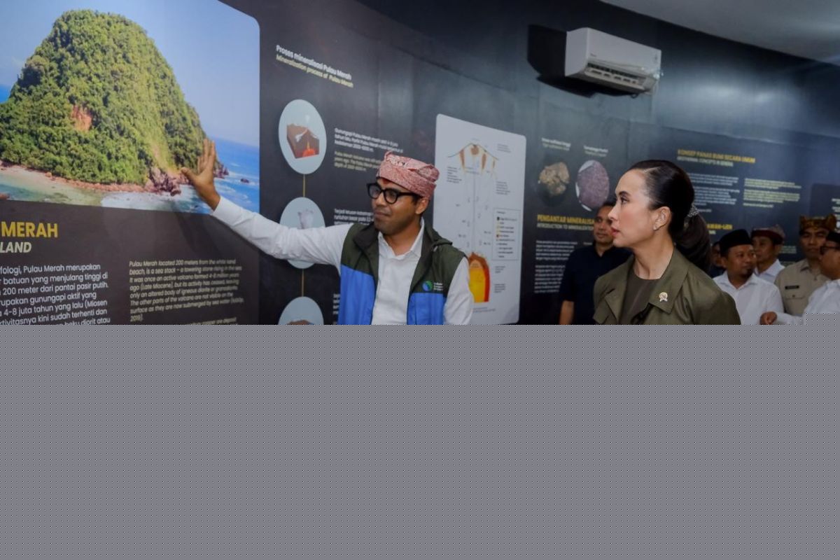 Minister Targets Green Card Status for Ijen Geopark in UNESCO Revalidation