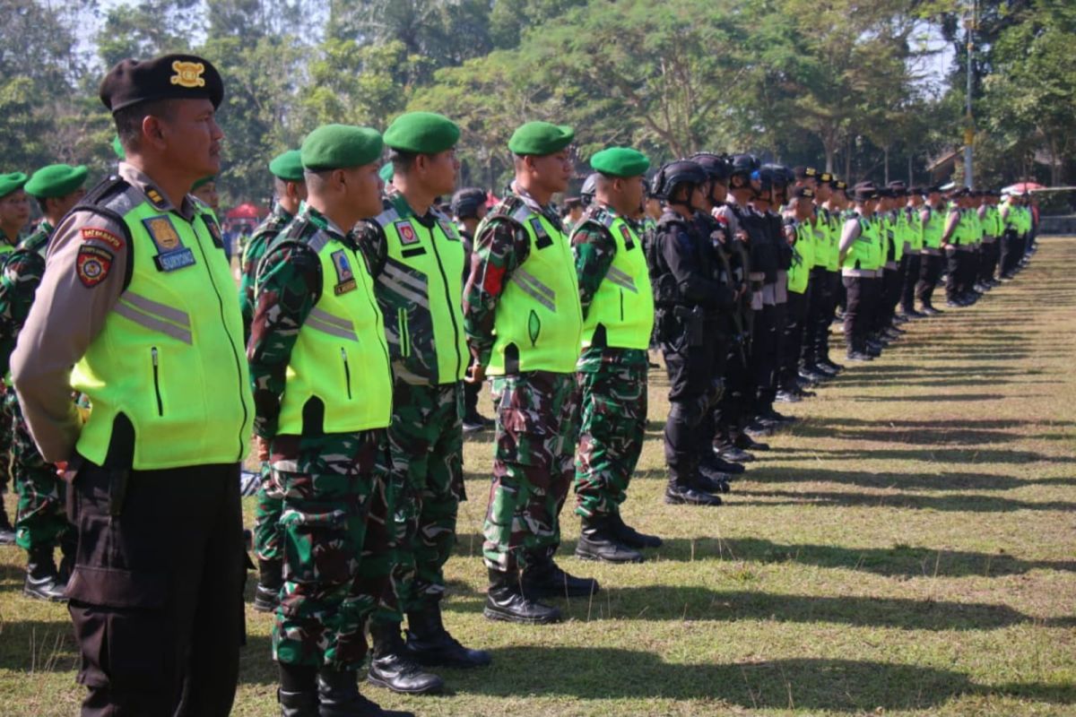 656 Personnel Secure Tipitaka Chanting at Borobudur Temple Complex