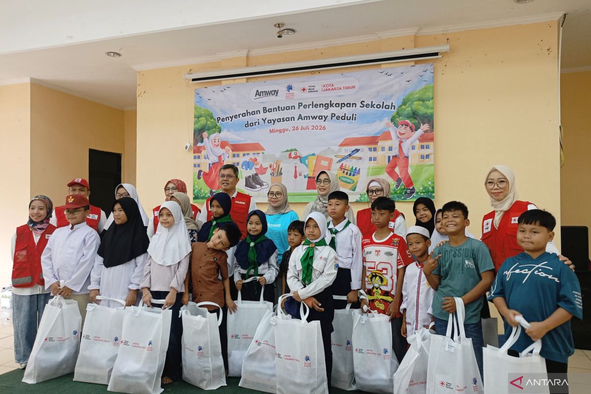 East Jakarta PMI Distributes School Supplies to Hundreds of Orphanage Children