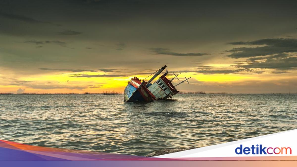 Vietnamese Vessel Sinks in South China Sea, 23 Missing