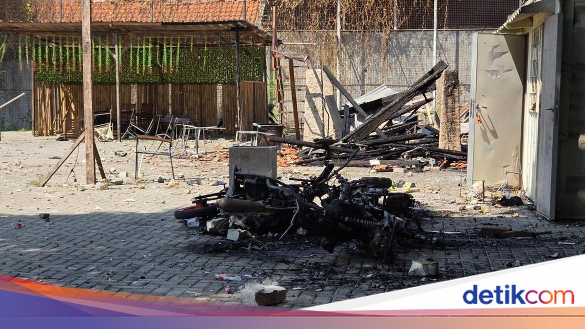 Clashes Erupt in Menteng, Central Jakarta; Police Move to Secure Area