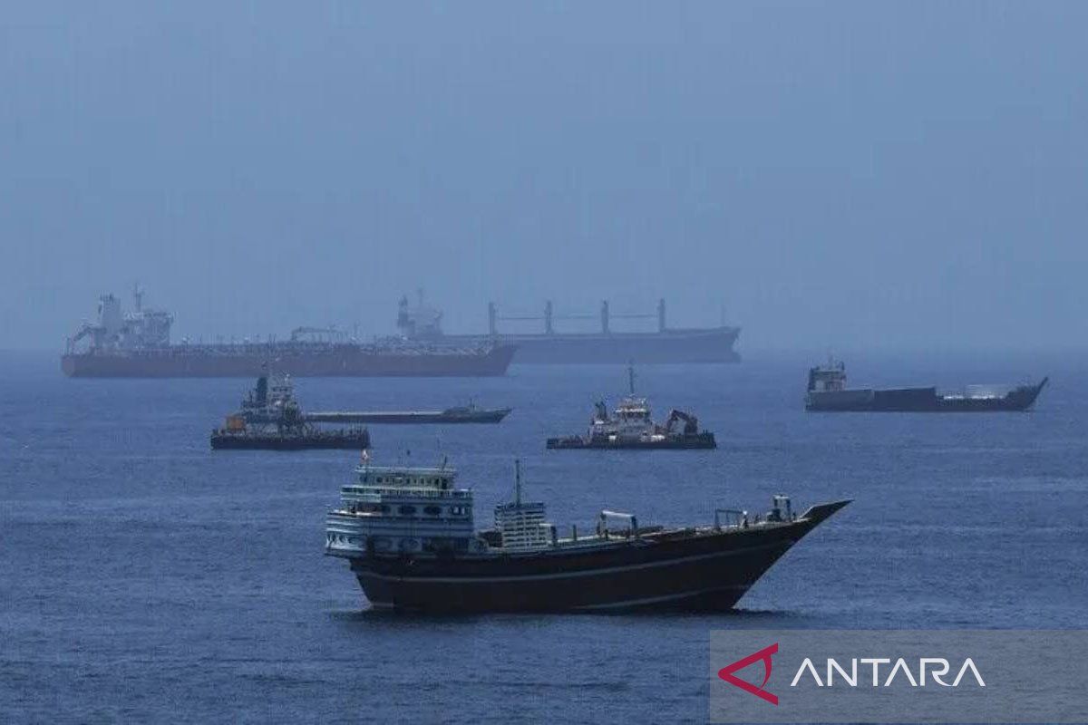 US Military Inspects Tanker in Arabian Sea