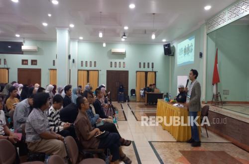 Inviting Young People to Understand the Palestinian Issue