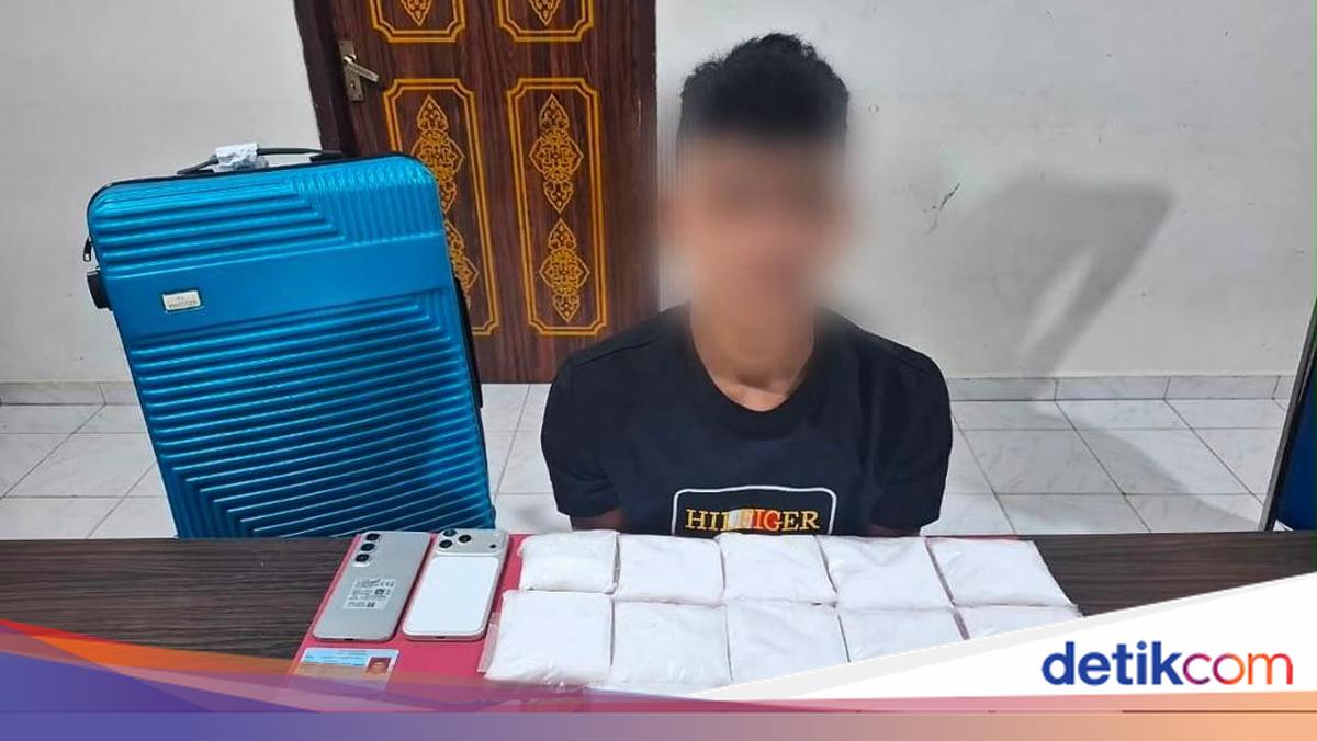 Two Kilograms of Methamphetamine Bound for Jakarta Seized at Pekanbaru Airport