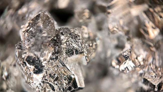 Silver Rebounds at Weekend, Market Awaits Fed Rate Direction