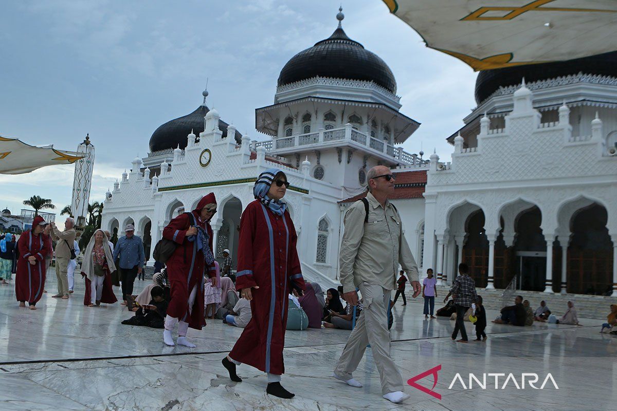 Tourism Ministry Aims to Develop Travel Services for the Elderly
