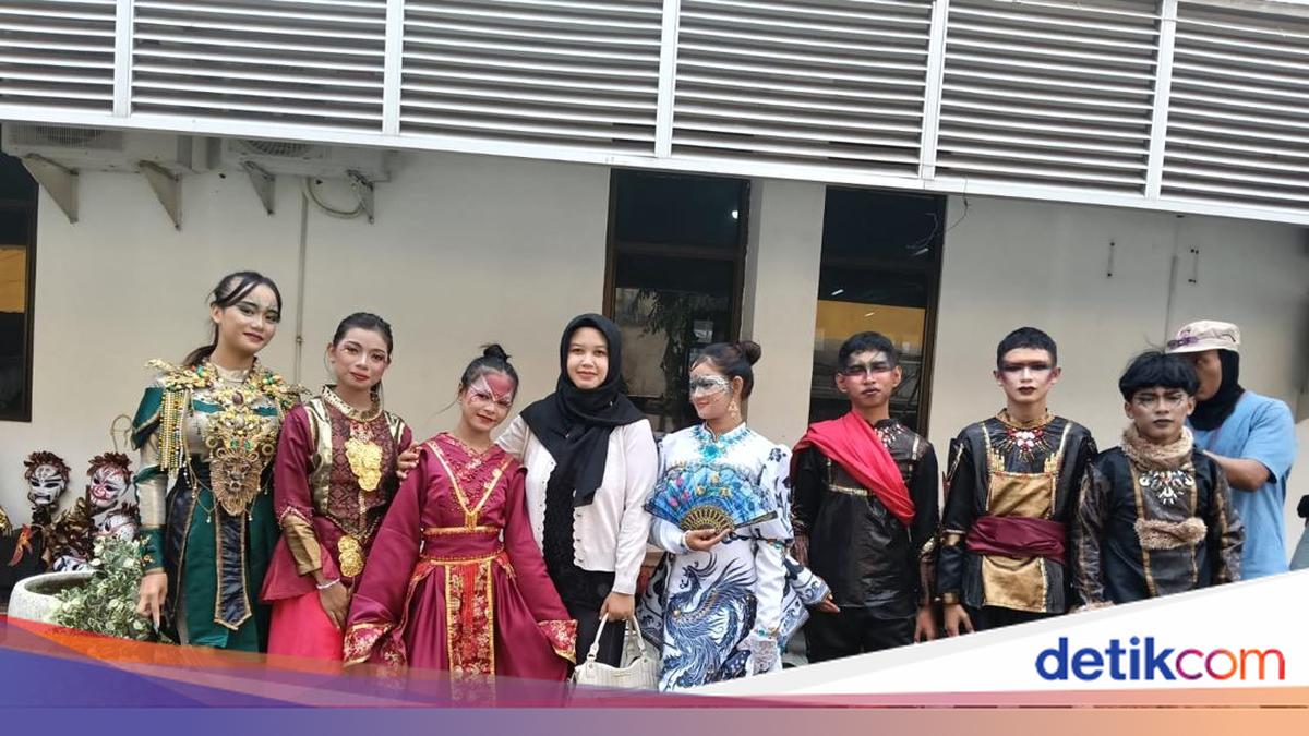 Students from Government's 'Sekolah Rakyat' Shine at Jember Fashion Carnaval 2026