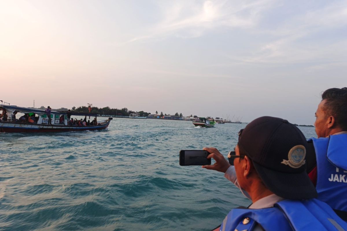 40 Passengers Evacuated from Disabled Vessel Near Pari Island