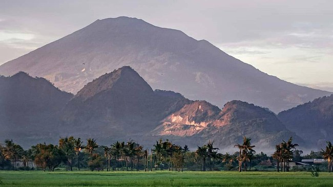 Signs of Major Earthquake Found Beneath Mount Ciremai, Scientists Surprised