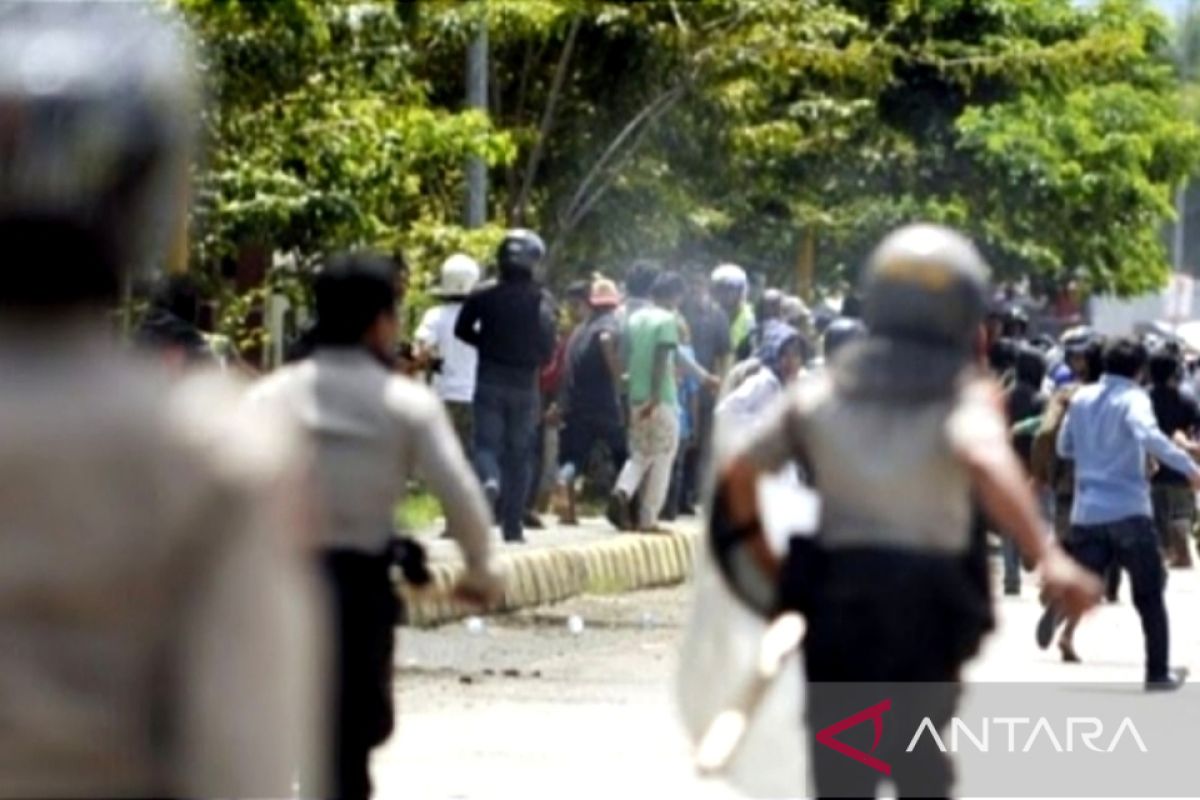 Police Intensively Question Three Individuals Over Tambak Menteng Clash