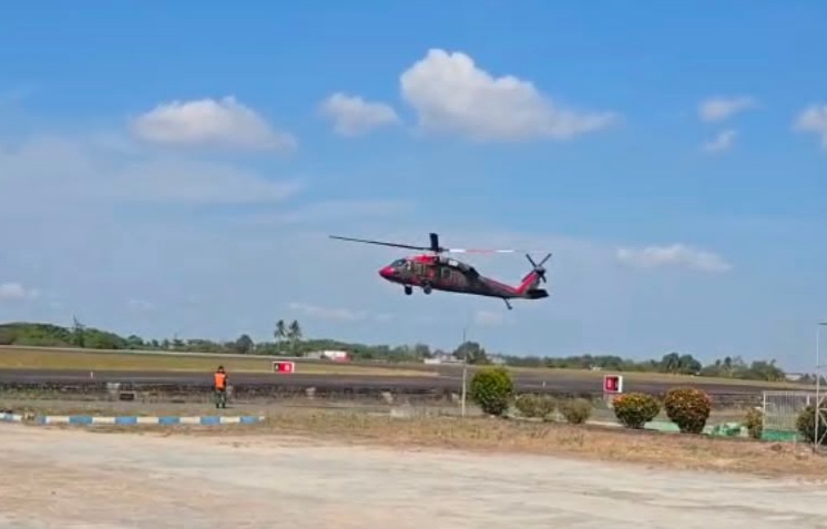 Three Water-Bombing Helicopters Deployed to Tackle Forest Fires in South Kalimantan