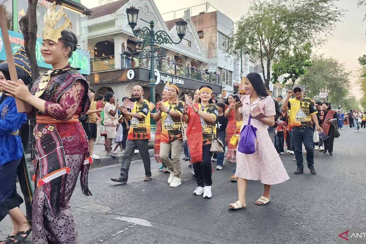 North Sumatran Migrants Hold Cultural Parade in Malioboro to Promote Tolerance