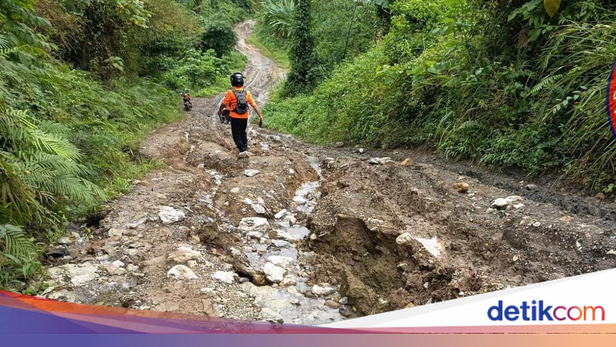 Landslide Blocks Road in Morowali, Isolating 2,104 Residents