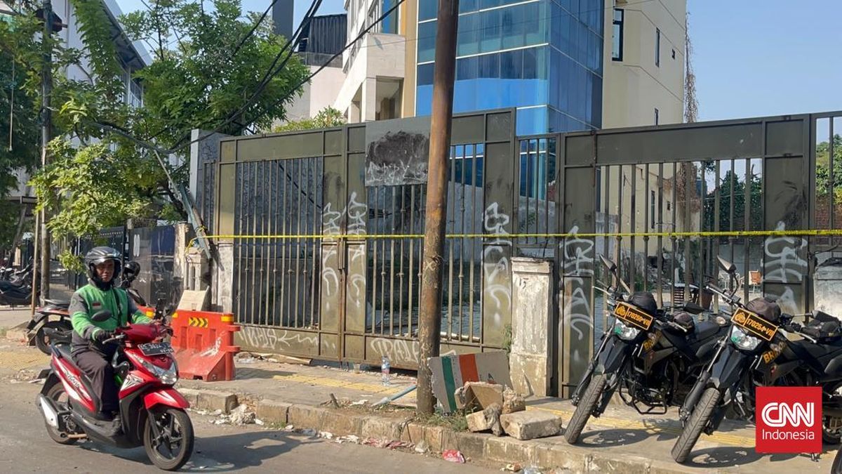 Police Question 15 People Over Clash on Jalan Tambak Menteng