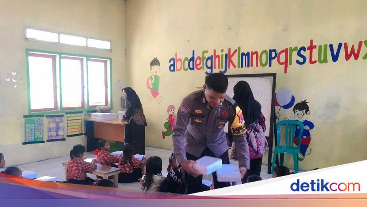 Dedication of Bripka Hamzah in Remote Central Sulawesi Village Leads Residents to Reject His Transfer