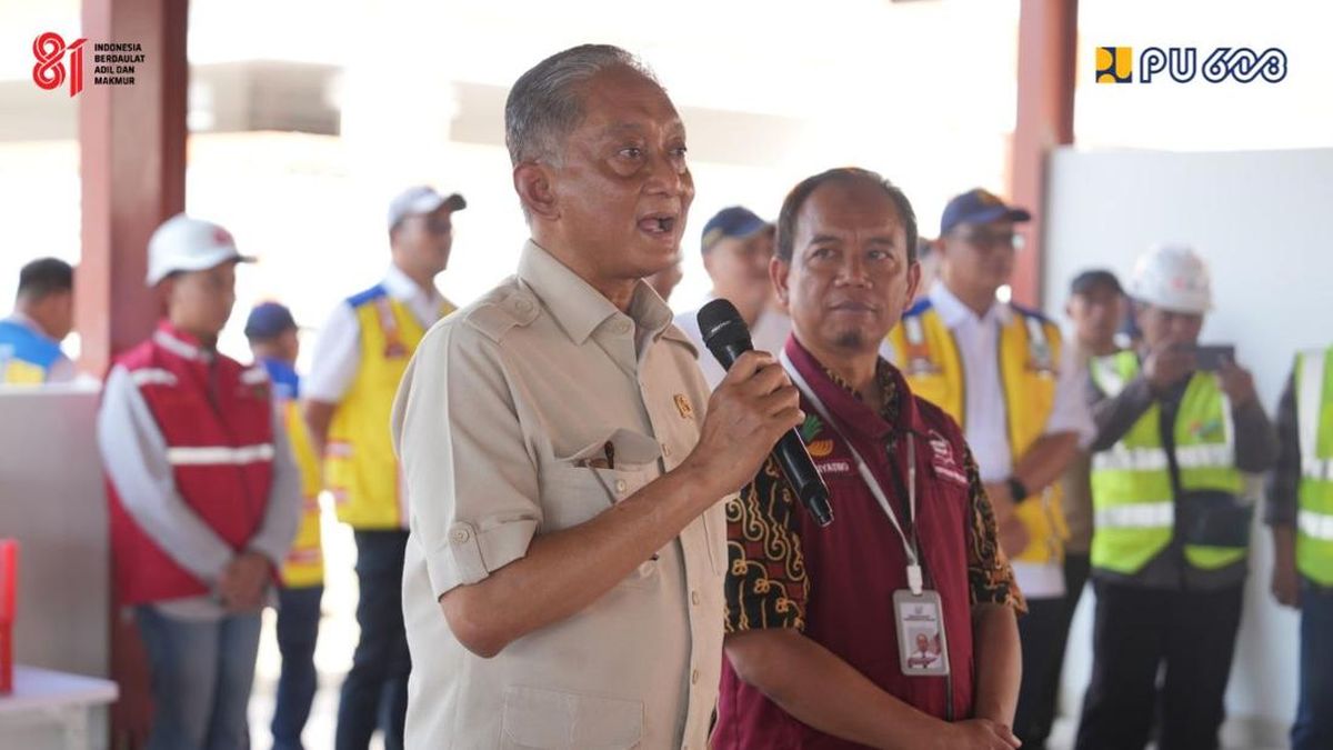 Public Works Minister Inspects Integrated People's School in Sragen, Reaffirms Education Commitment