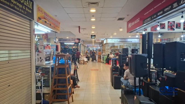 Indonesian Consumers Delay Purchases of Electronics Like ACs and TVs, Raising Concerns