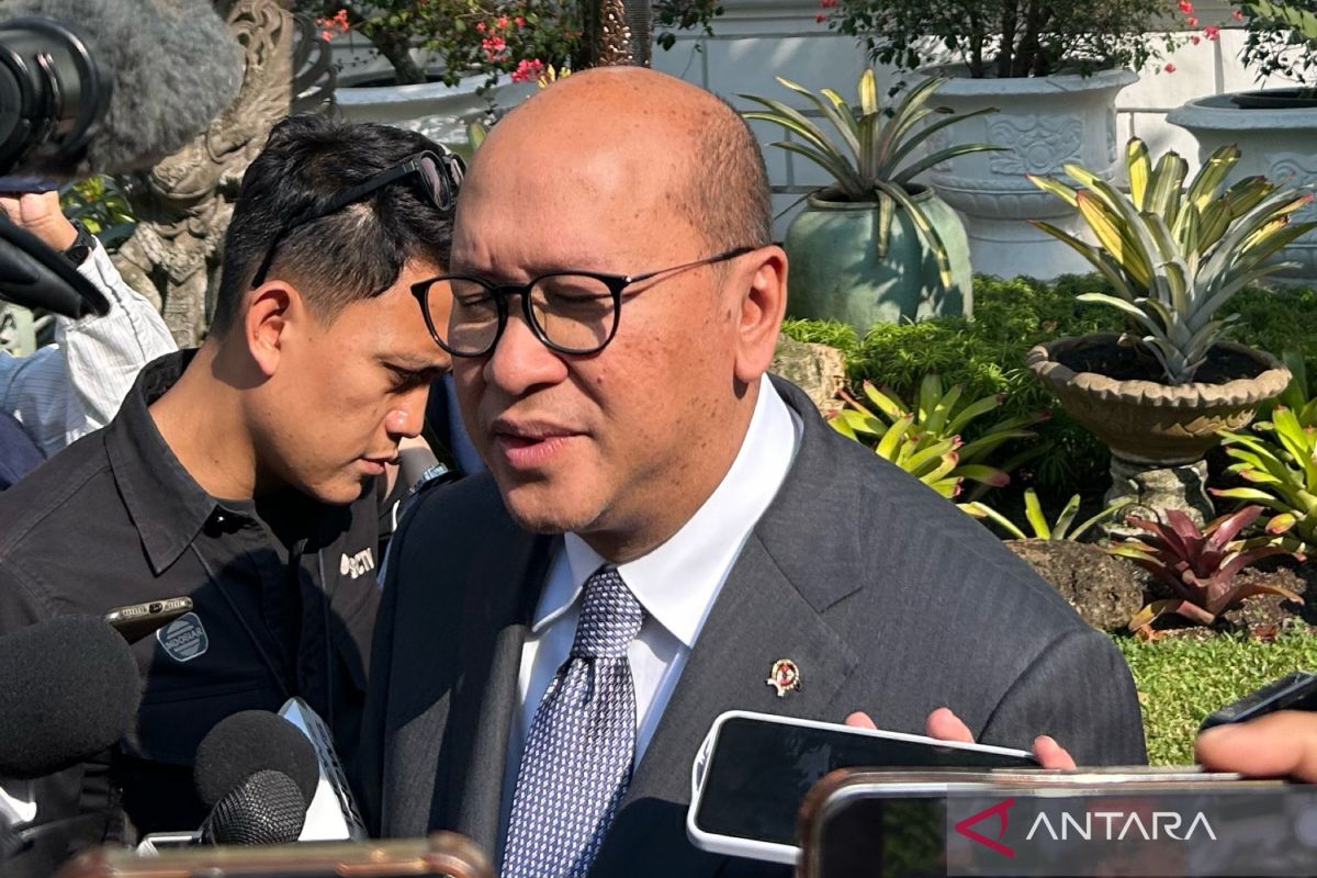 Prabowo pushes for strengthening of national logistics fleet