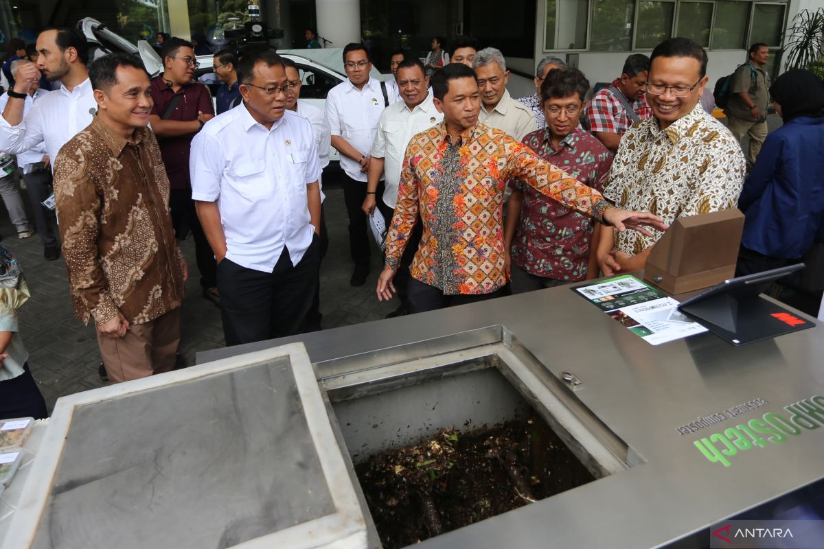 Environment Minister Encourages ITS Collaboration to Apply Waste Innovation for Free Nutritious Meals Programme