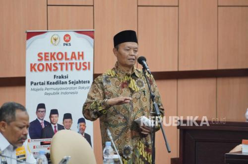 Hidayat Nur Wahid Supports 8th Indonesian Islamic Congress Recommendation on LGBT Ban