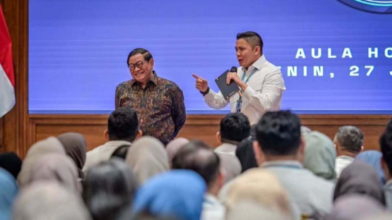 Governor Pramono and Cabinet Secretary Teddy Discuss Public Transport and Green Spaces